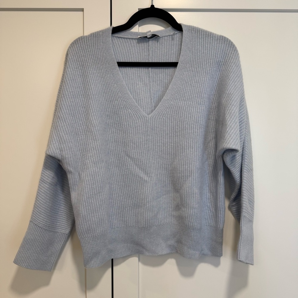 White and Warren Light Blue cashmere V-Neck Women's Sweater L